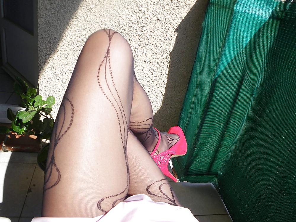 25P Skirt & red heels