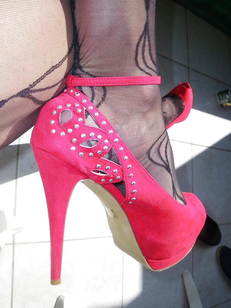 25P Skirt & red heels