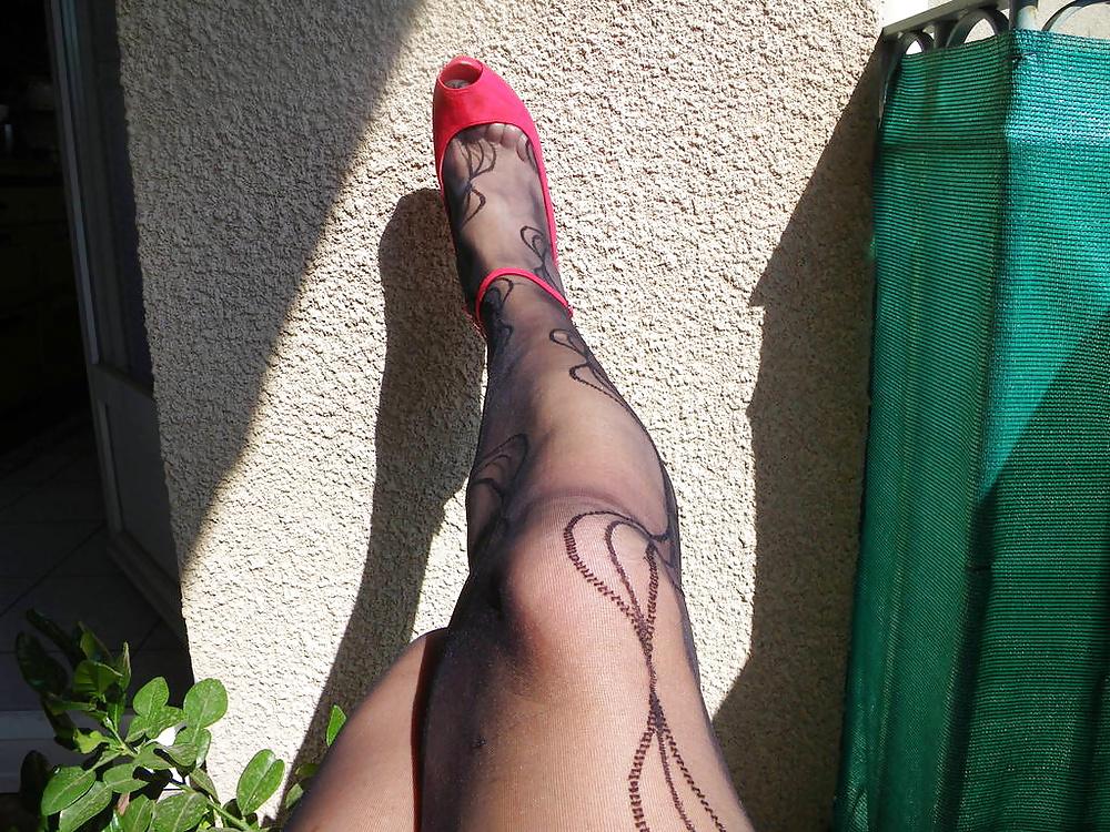 25P Skirt & red heels