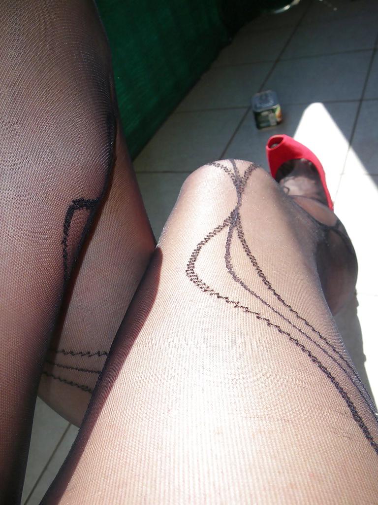 25P Skirt & red heels