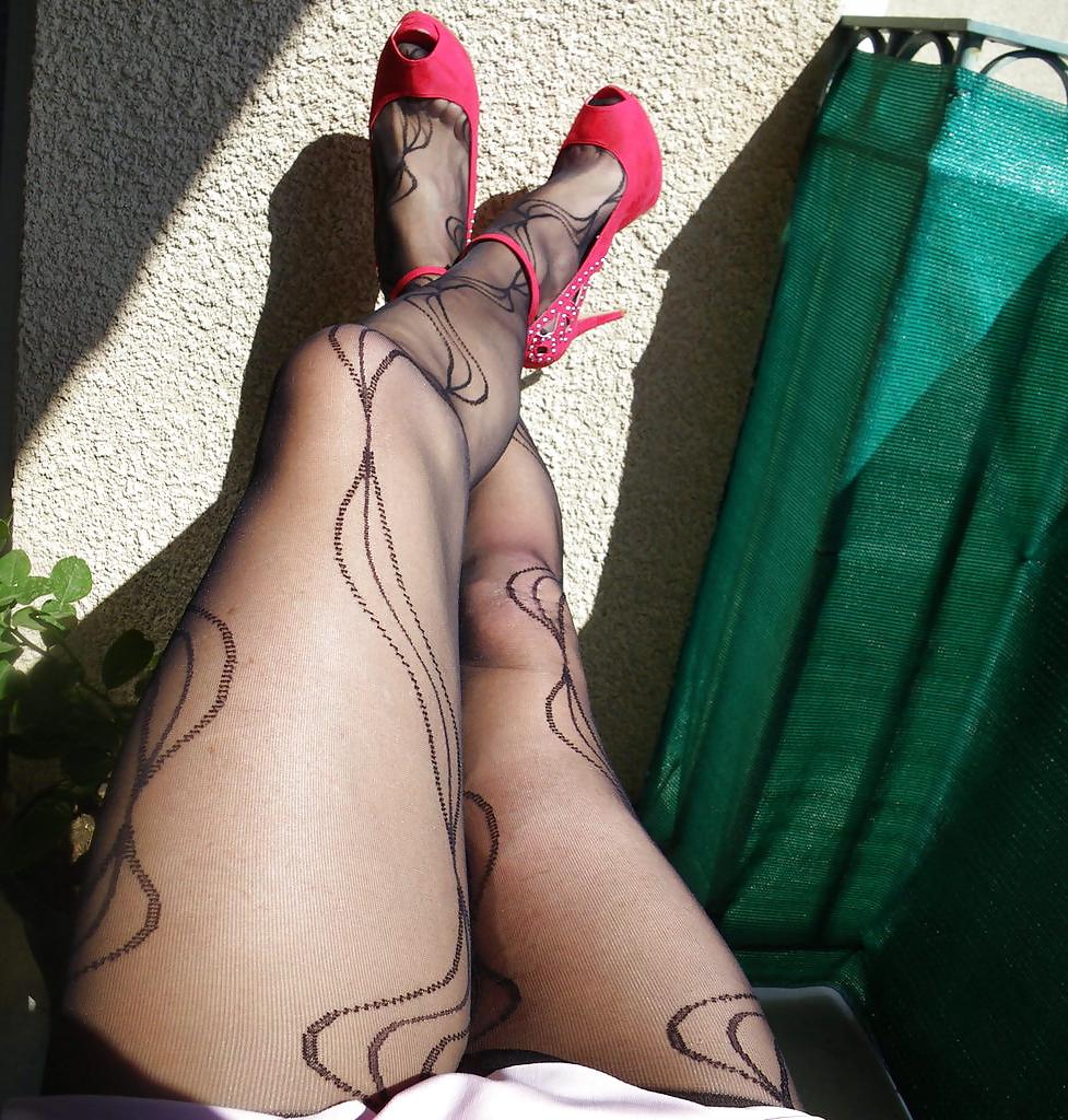 25P Skirt & red heels