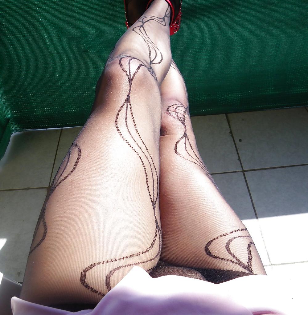25P Skirt & red heels