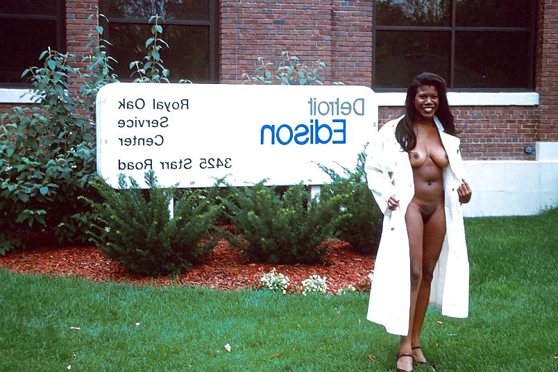 25P Jennifer Black Woman Public Nudity