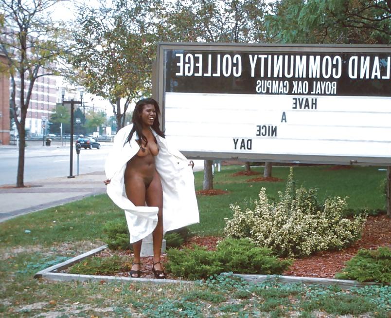 25P Jennifer Black Woman Public Nudity