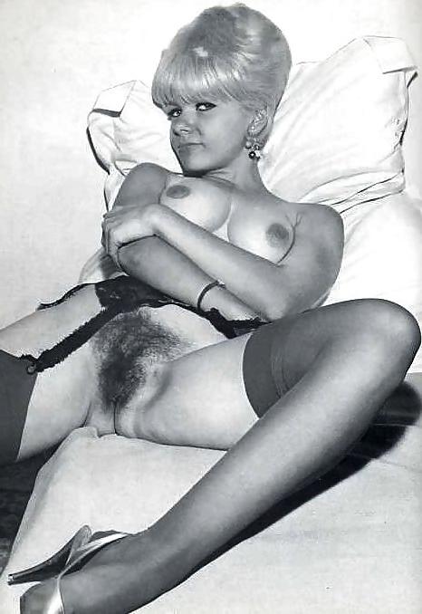 25P Retro Babes Black n White 3