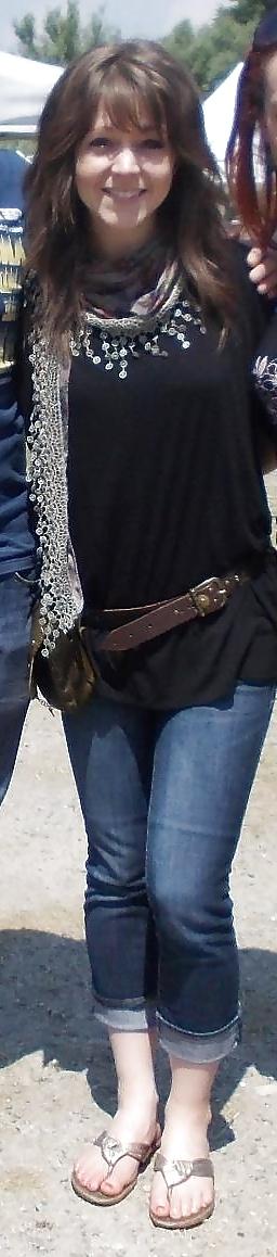 22P Lindsey Stirling feet