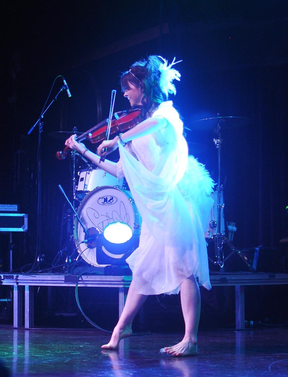 22P Lindsey Stirling feet