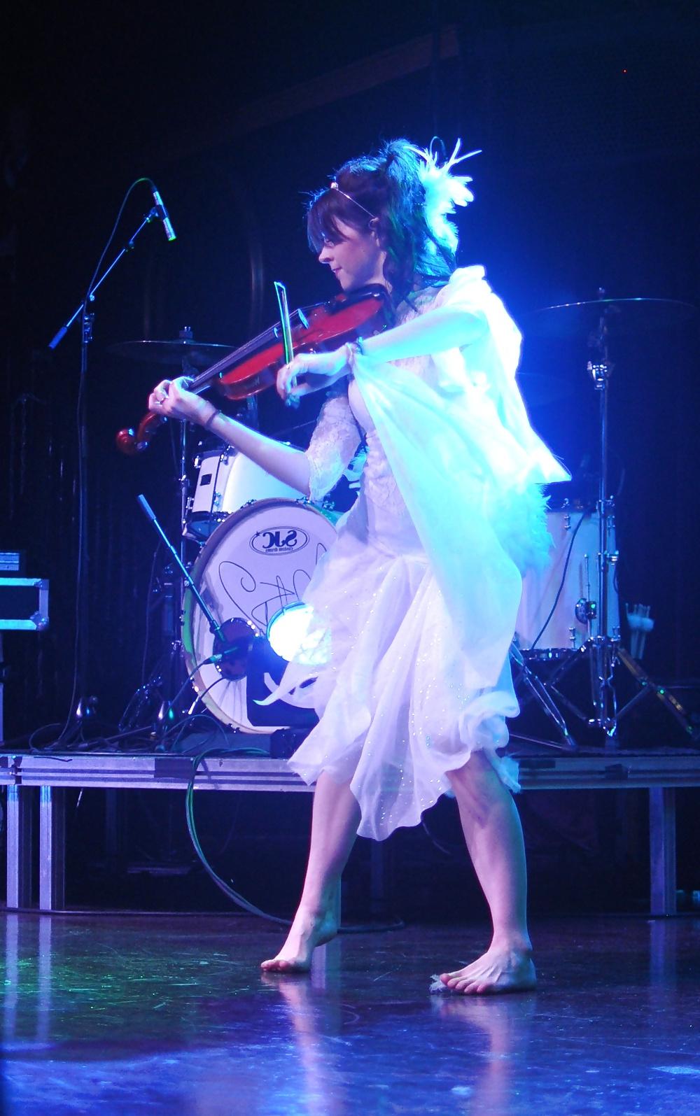 22P Lindsey Stirling feet