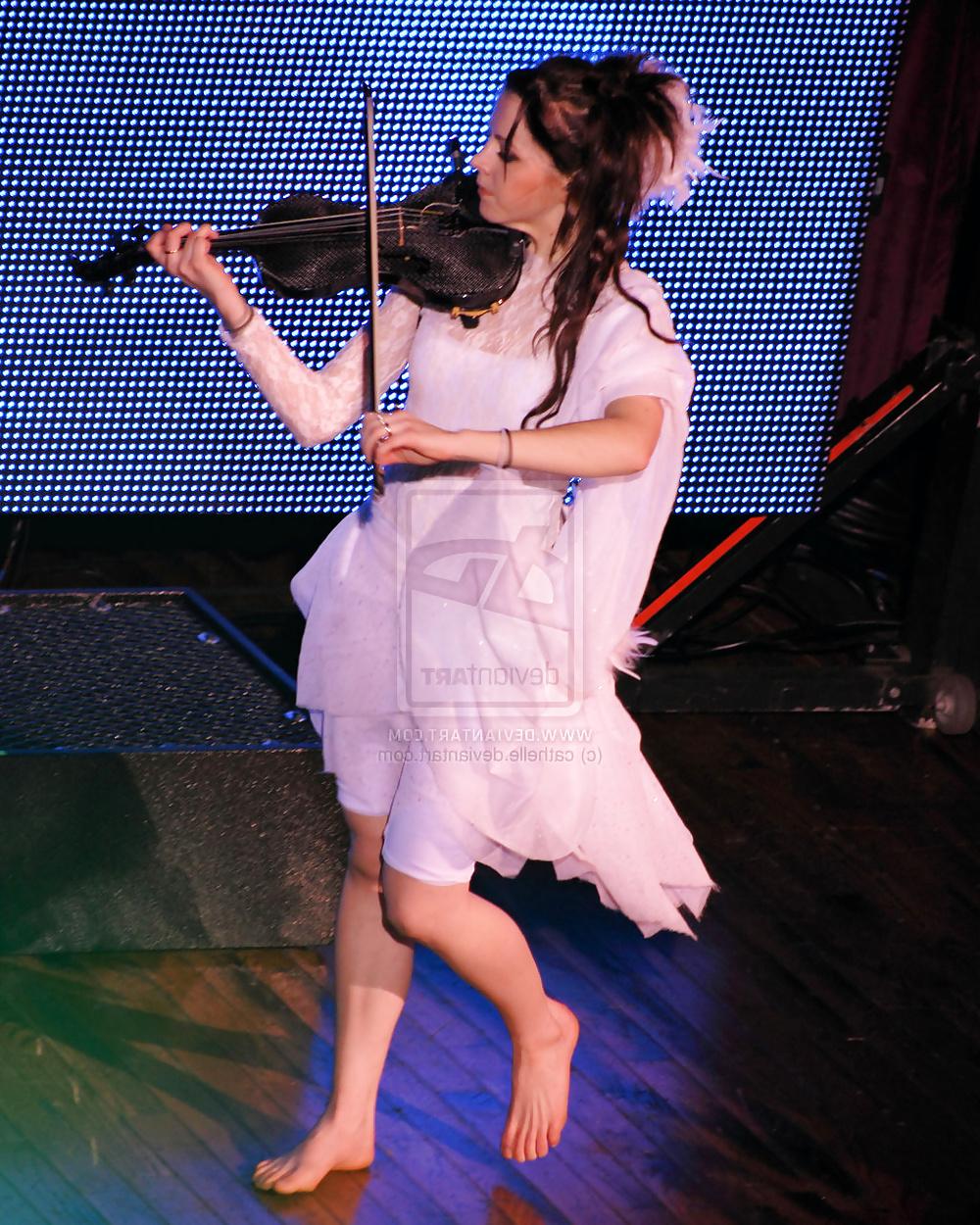22P Lindsey Stirling feet