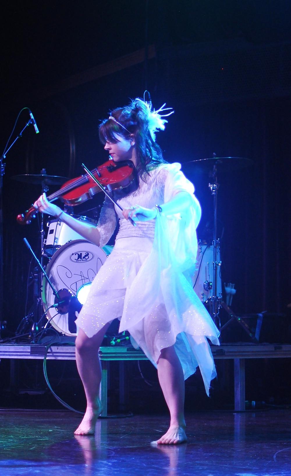 22P Lindsey Stirling feet
