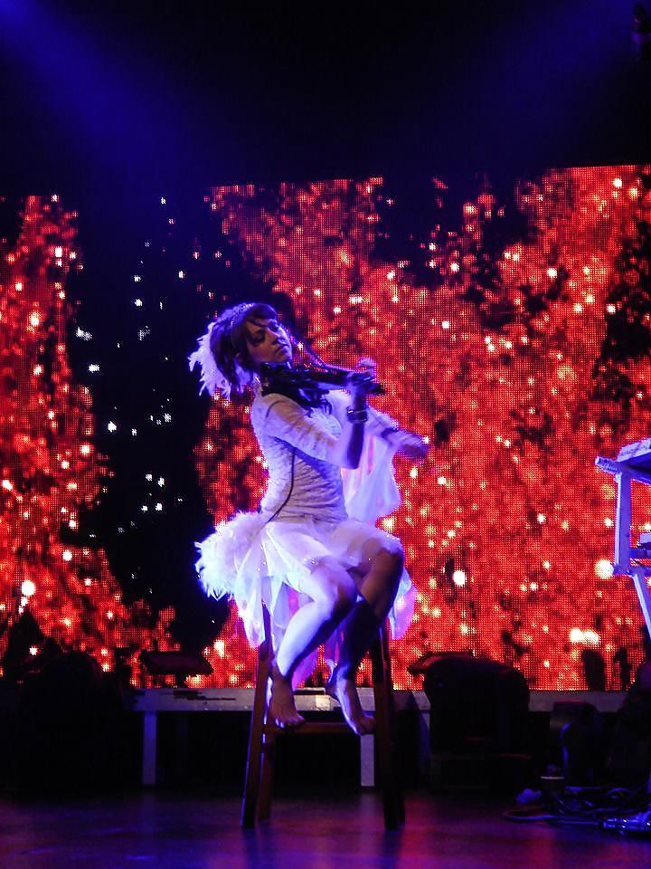 22P Lindsey Stirling feet