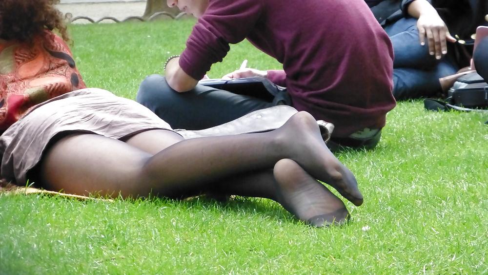 7P Candid pantyhose feet in public park