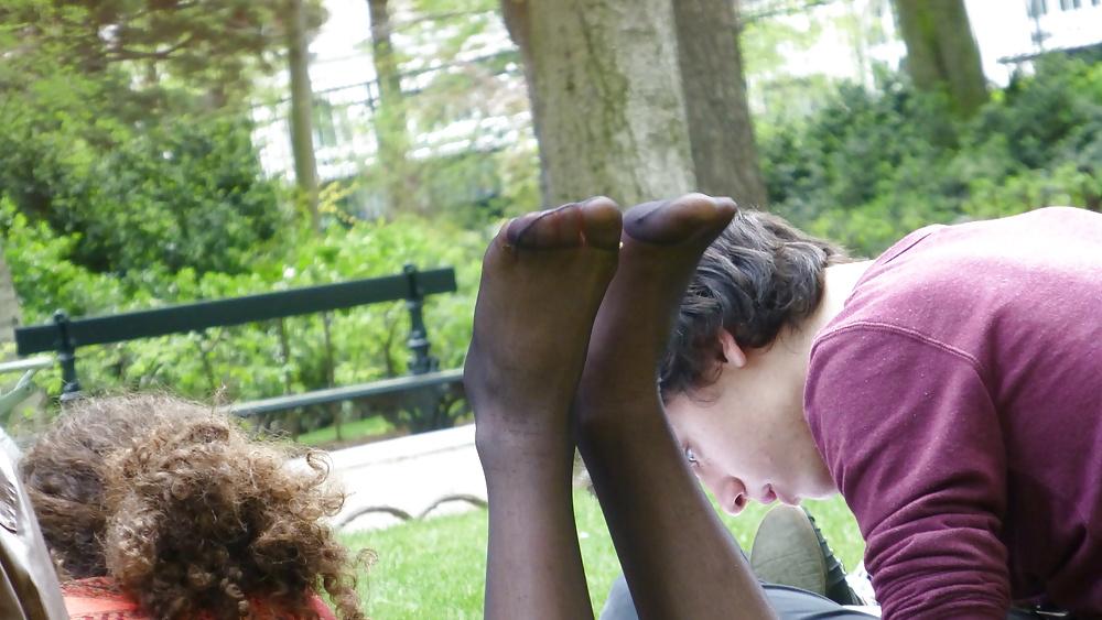 7P Candid pantyhose feet in public park