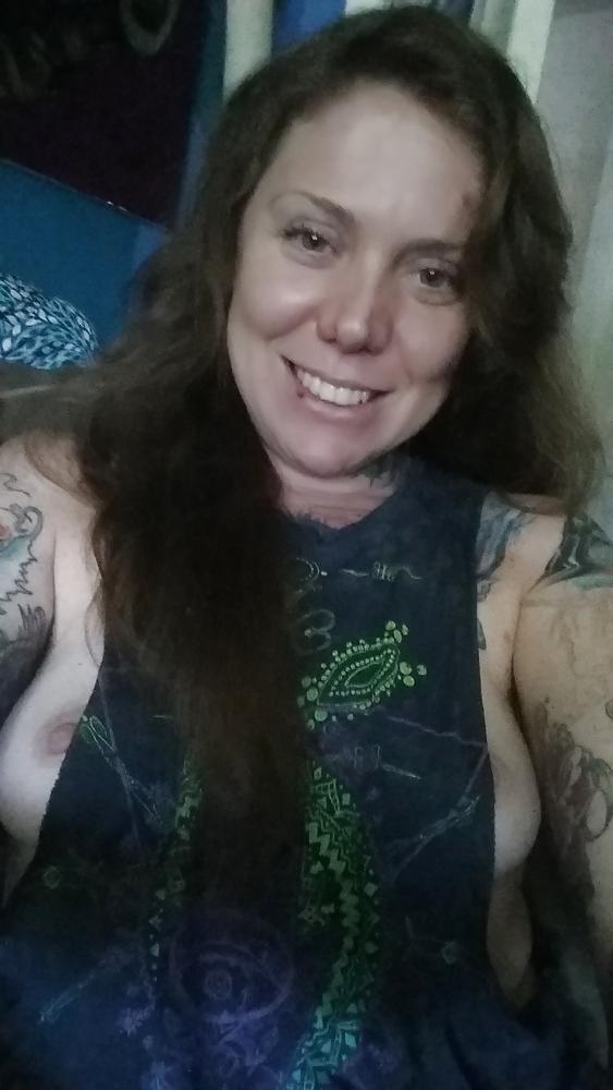 6P Side boob Nip Slip Slut Milf