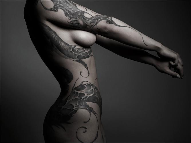 20P Classic female form in B&W