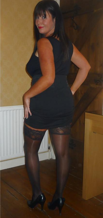 17P Classy Milf Proudly Shows Her Assets