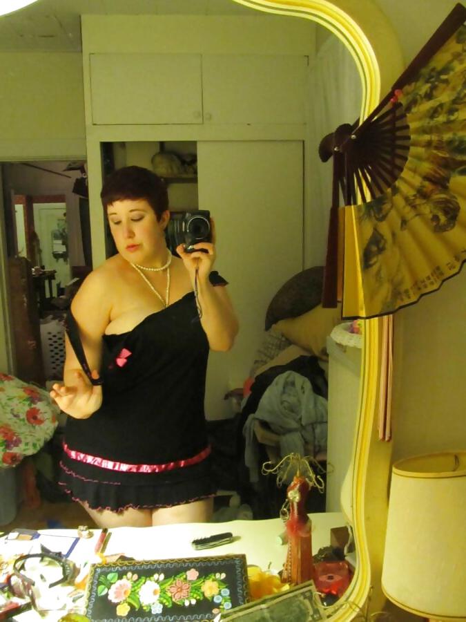 25P Busty girl with short hair