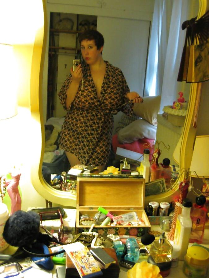 25P Busty girl with short hair