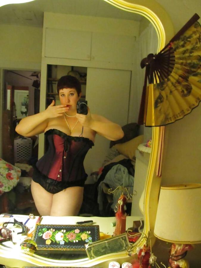 25P Busty girl with short hair