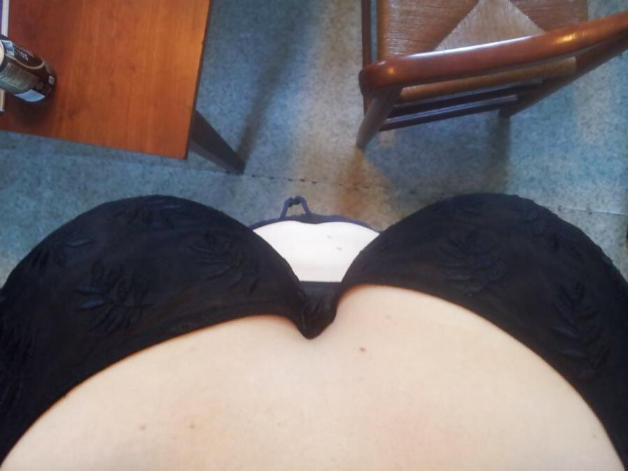 25P Busty girl with short hair