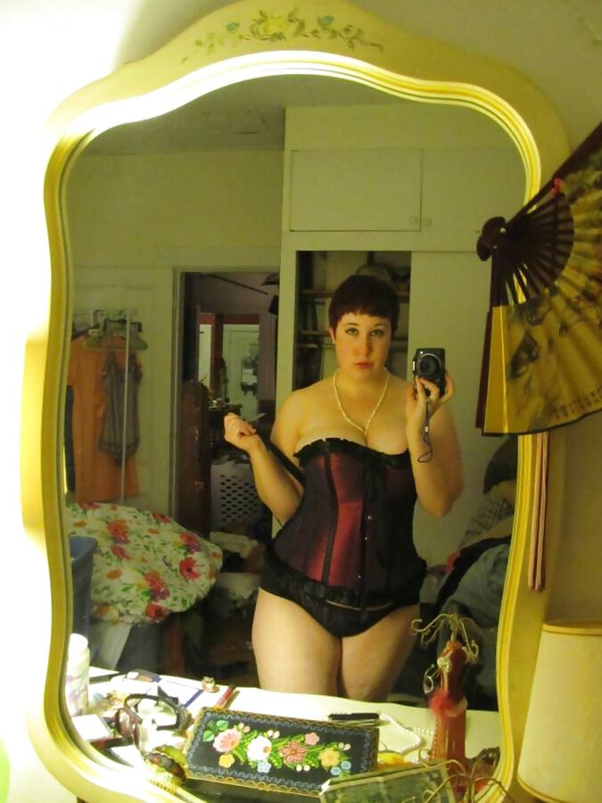 25P Busty girl with short hair