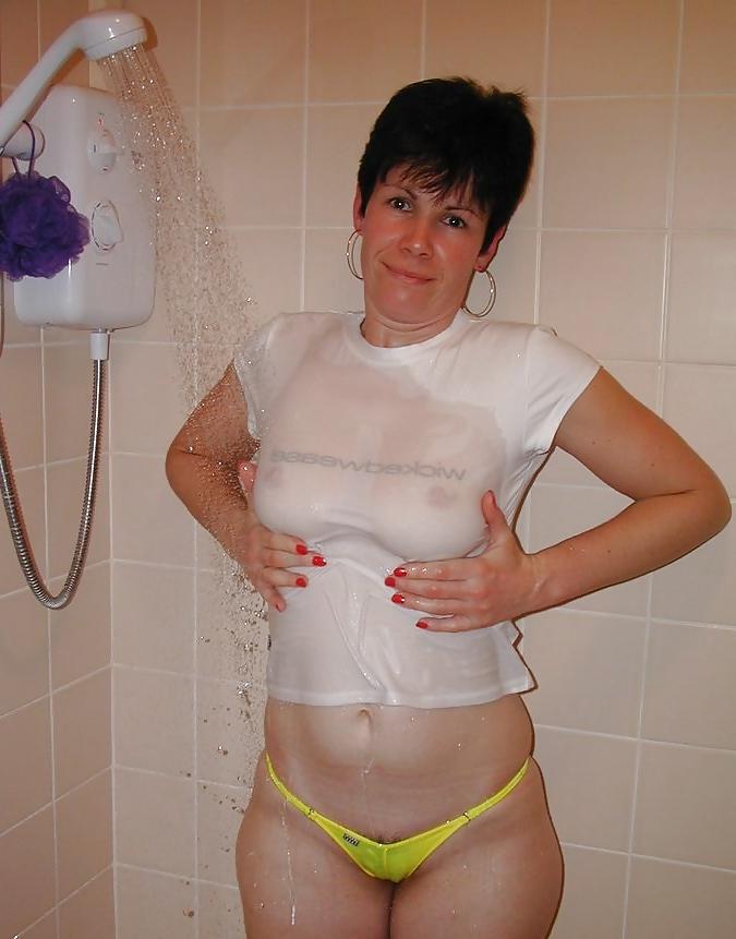 15P A refreshing shower to alleviate fever