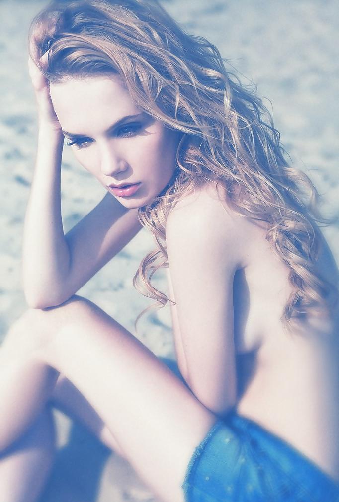 25P Girls with long hair 10