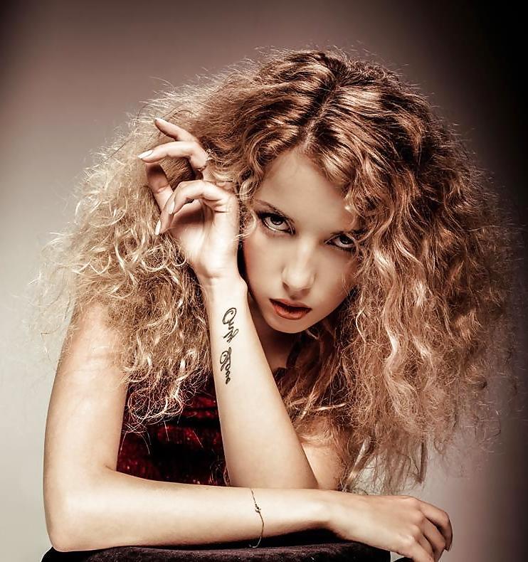 25P Girls with long hair 10