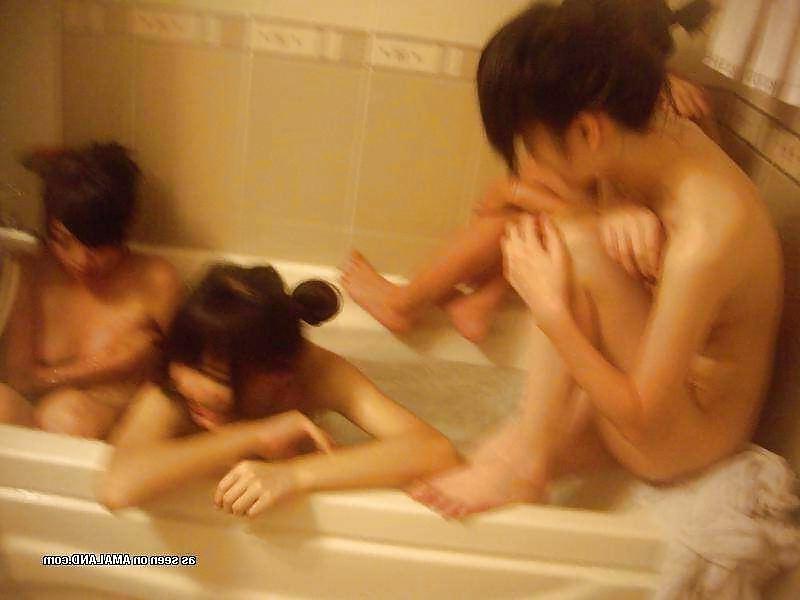 15P Asian teen girlfriends having a nude bath