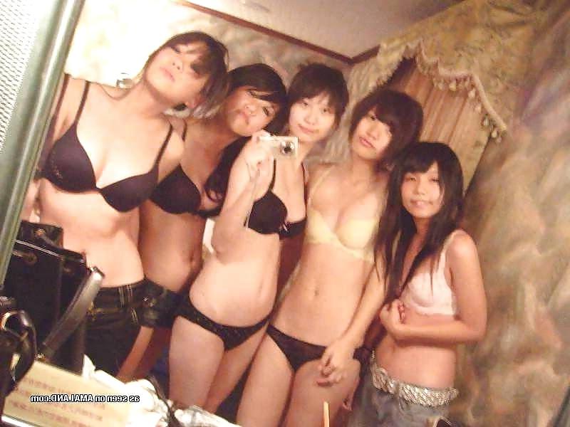 15P Asian teen girlfriends having a nude bath