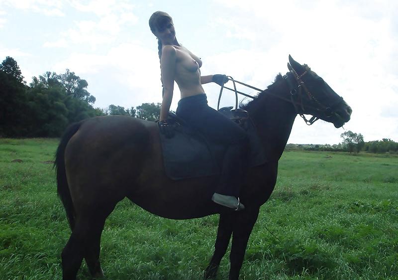 19P Russische MILF über die Natur