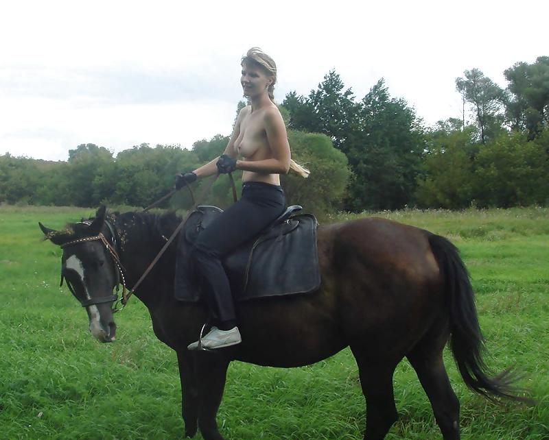 19P Russische MILF über die Natur