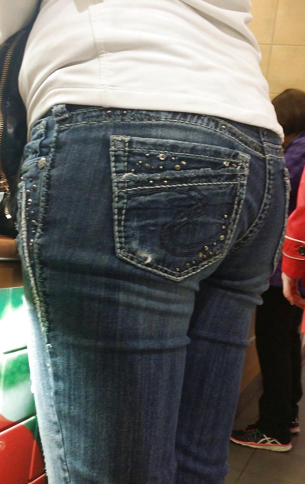 25P Hot women in public 