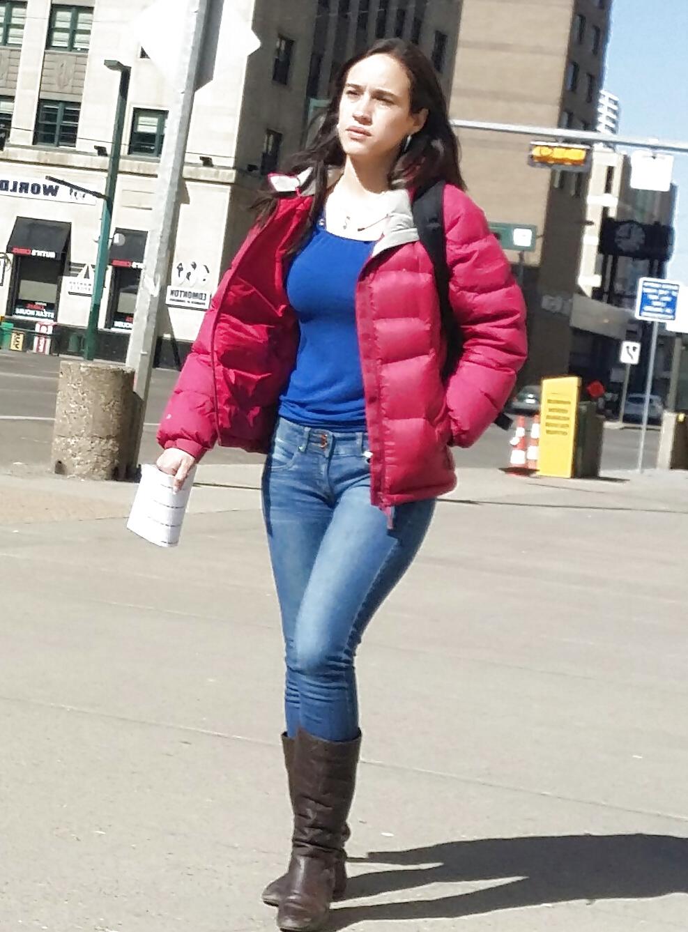 25P Hot women in public 