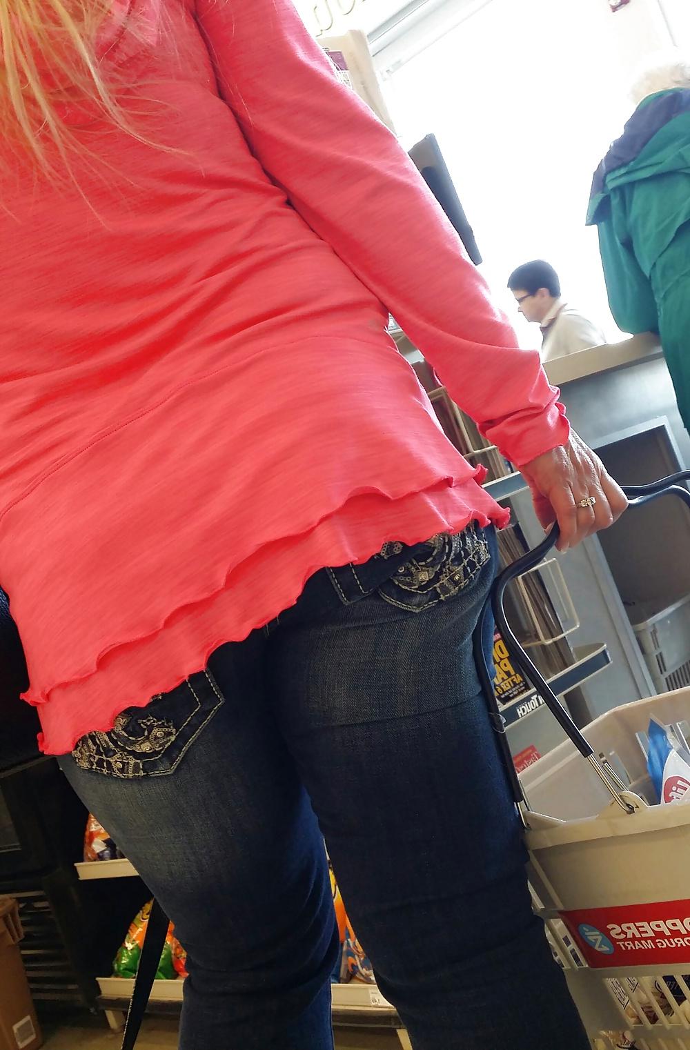 25P Hot women in public 