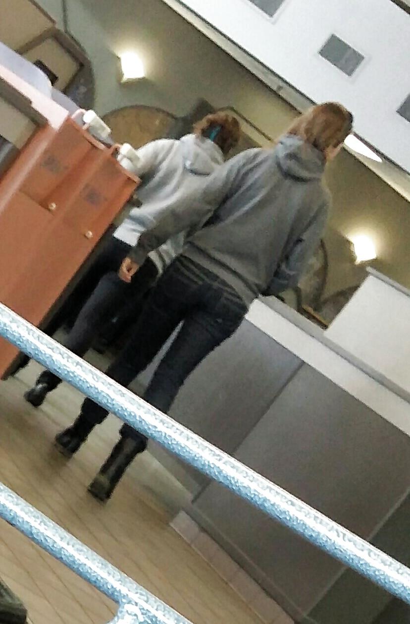 25P Hot women in public 