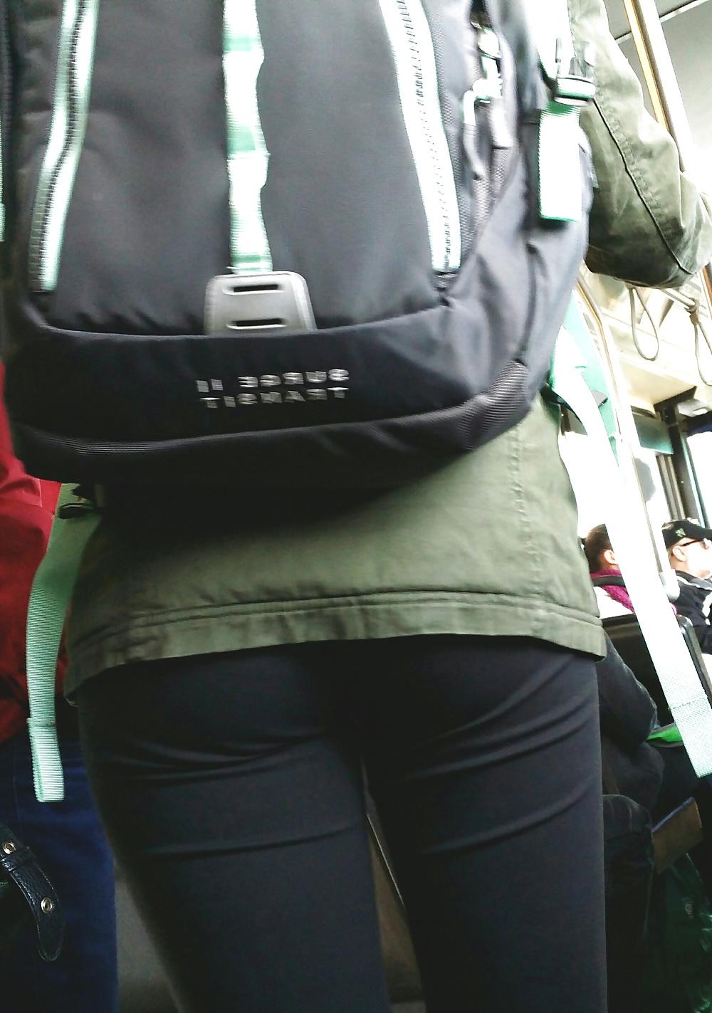 25P Hot women in public 
