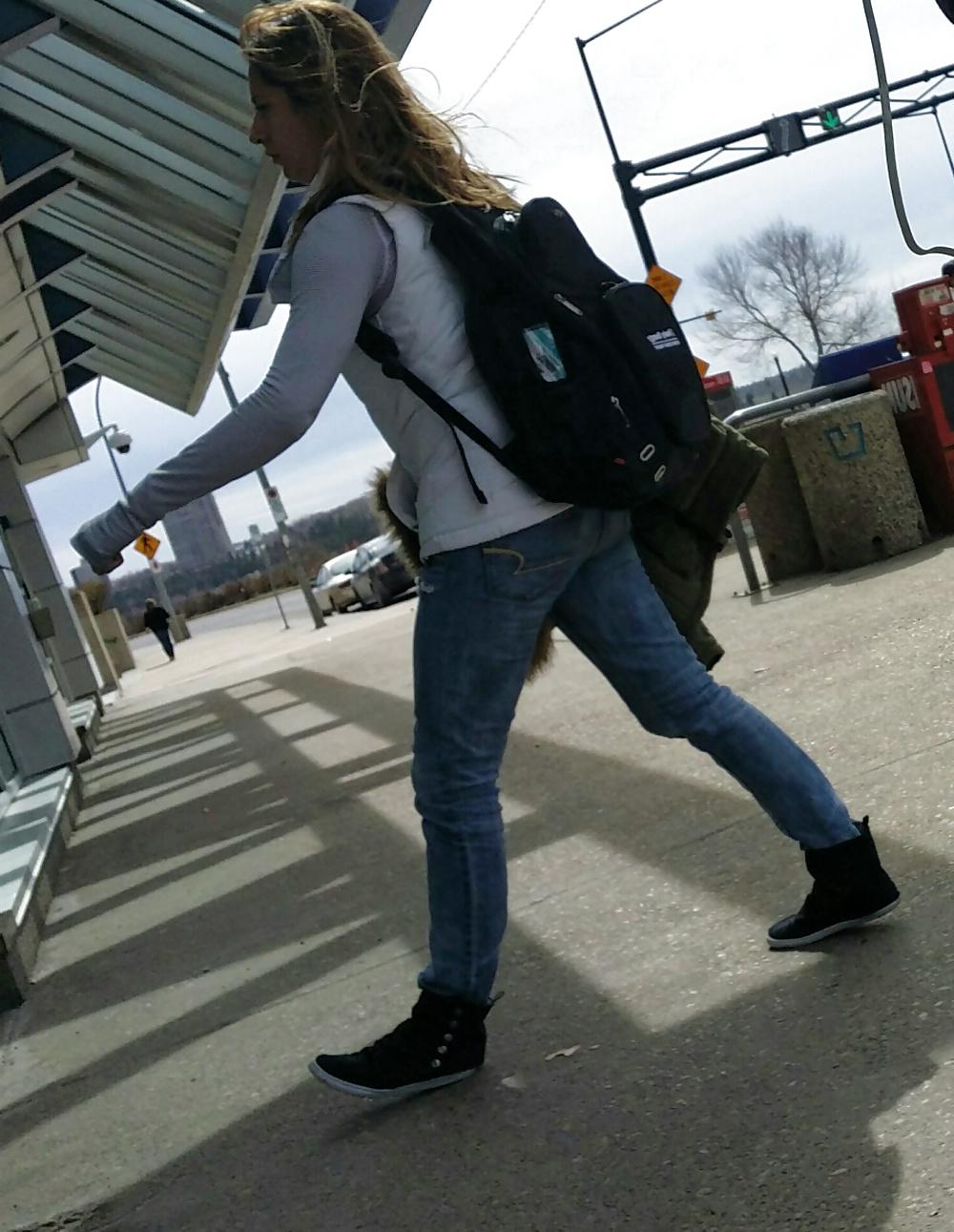 25P Hot women in public 