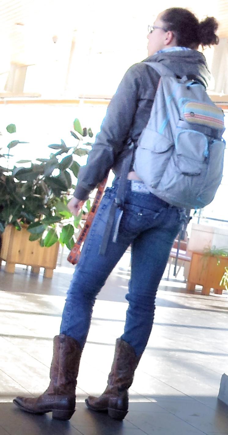 25P Hot women in public 