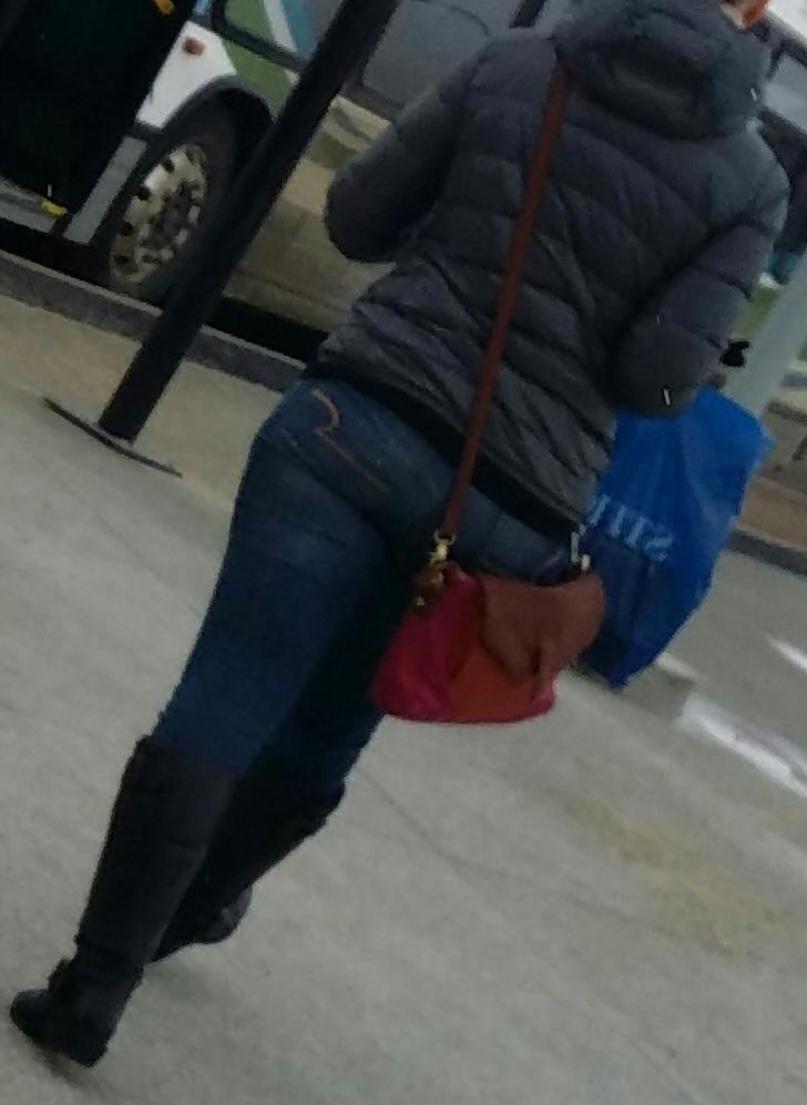 25P Hot women in public 