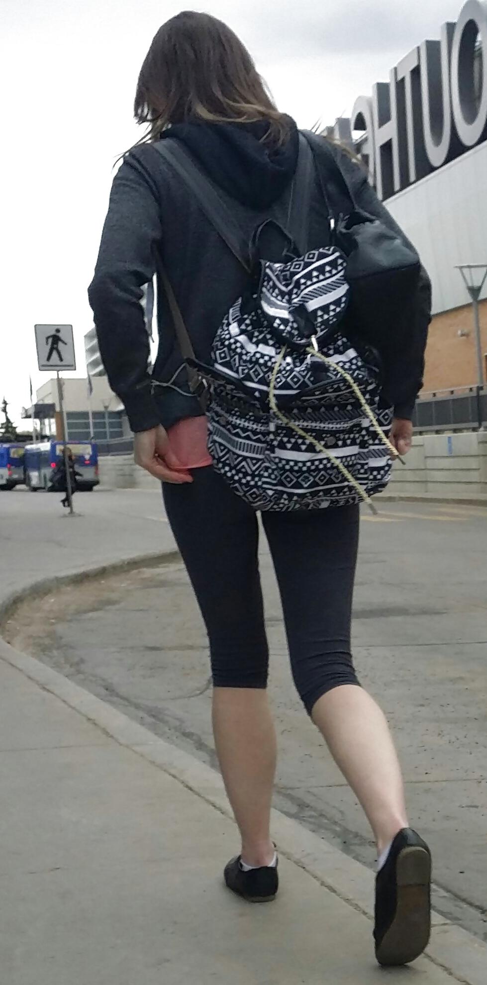 25P Hot women in public 