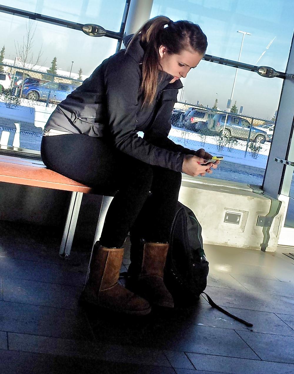 25P Hot women in public 