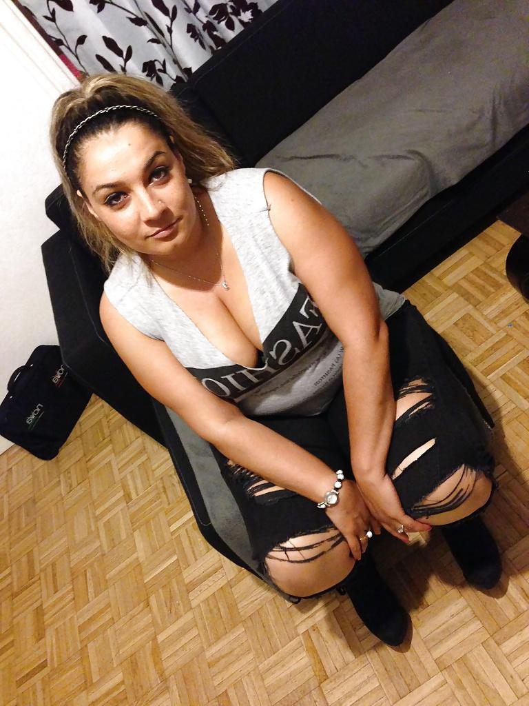 7P BBW latina shows her ass