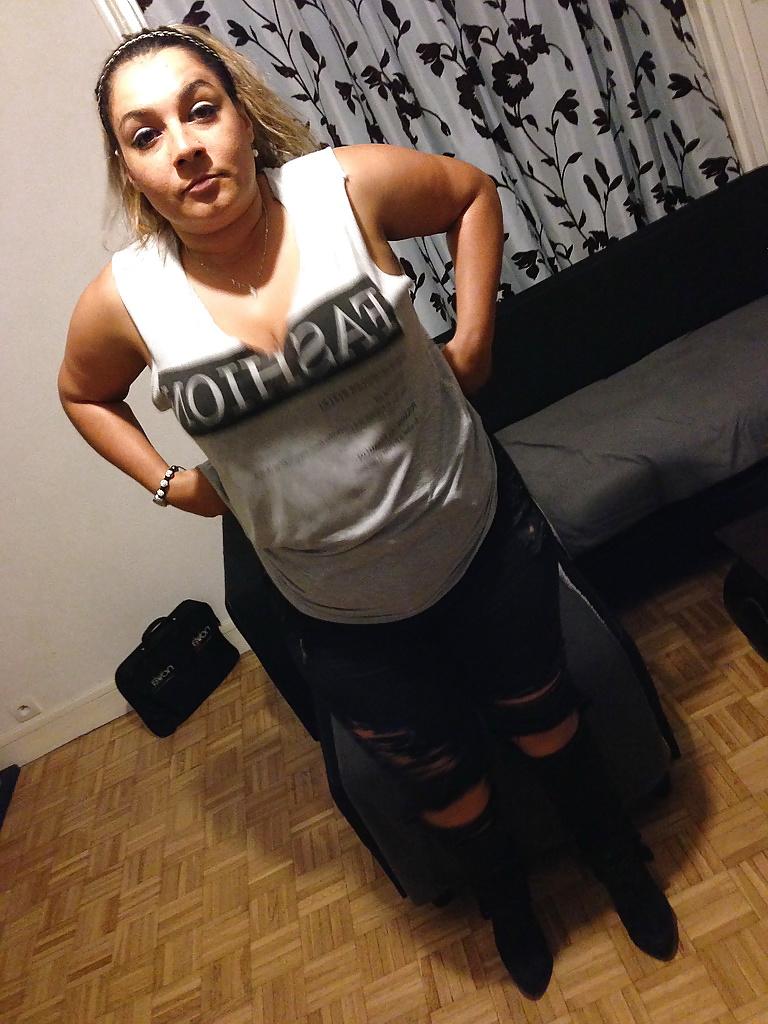 7P BBW latina shows her ass