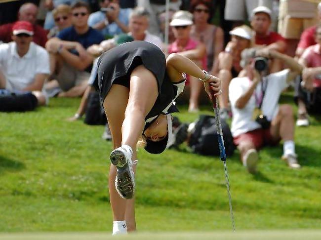 25P Golfing girls