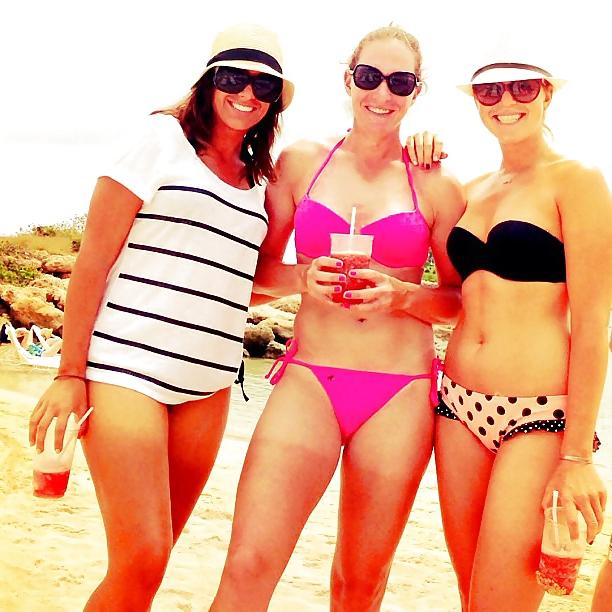 25P Golfing girls