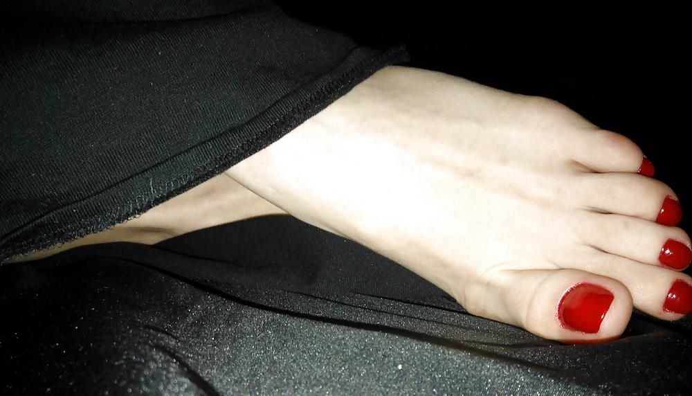 25P Amateur goth feet