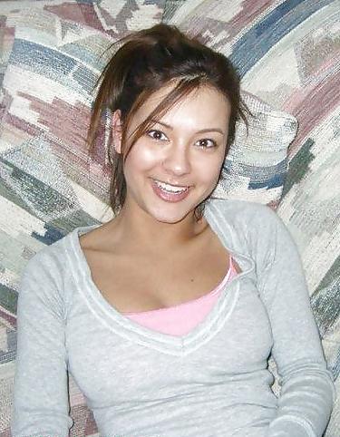 23P Hot teen gamer strips naked shower 