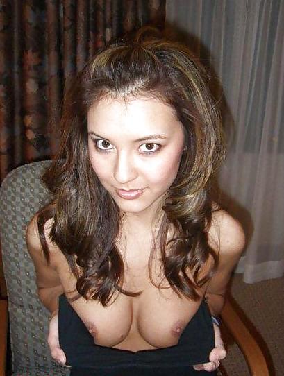 23P Hot teen gamer strips naked shower 