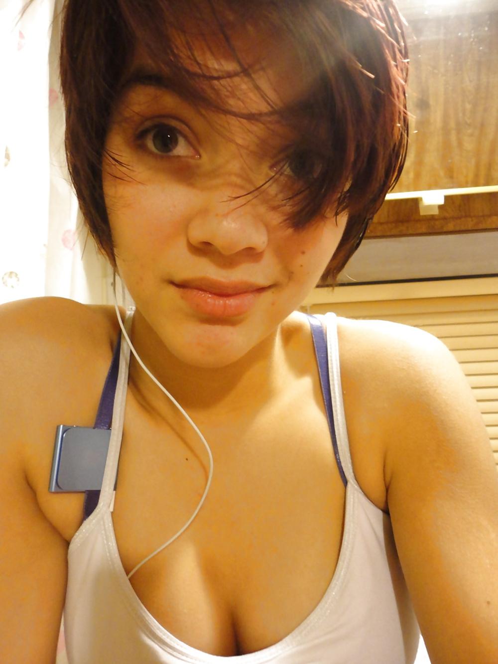 22P Pretty girl in the shower (Amateur)